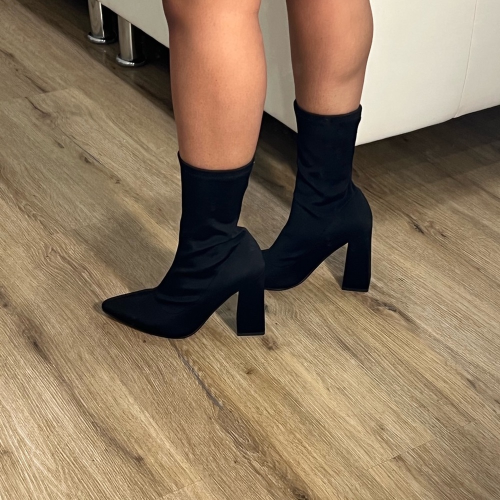 Black Point Toe Sock Booties